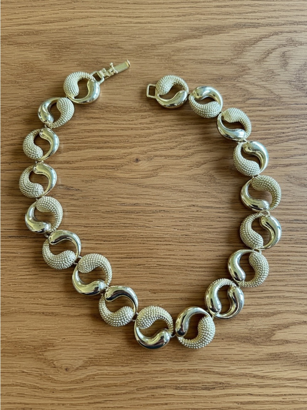 Vintage Gold Tone Textured Swirl Link Choker Necklace